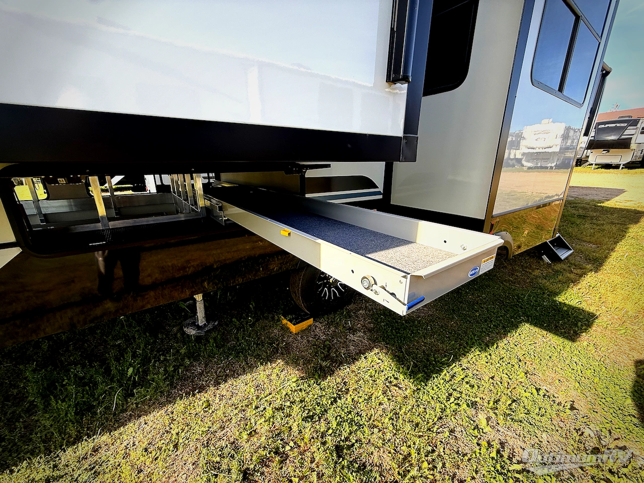 2026 Keystone Alpine Avalanche Edition 381DL Photo 28