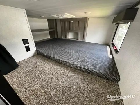 2025 Keystone Retreat 391CLDL RV Photo 4