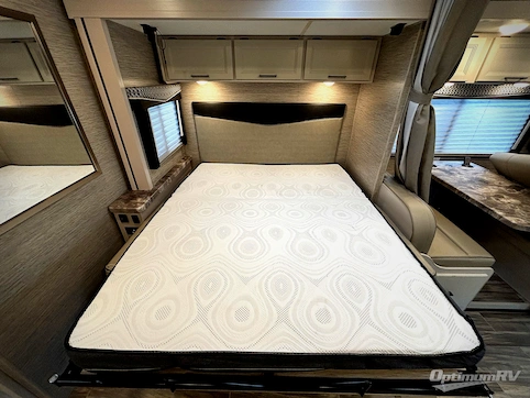 2023 Thor Four Winds 25M RV Photo 4