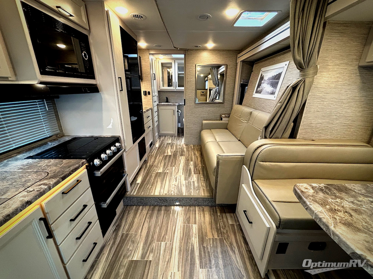 2023 Thor Four Winds 25M Photo 4