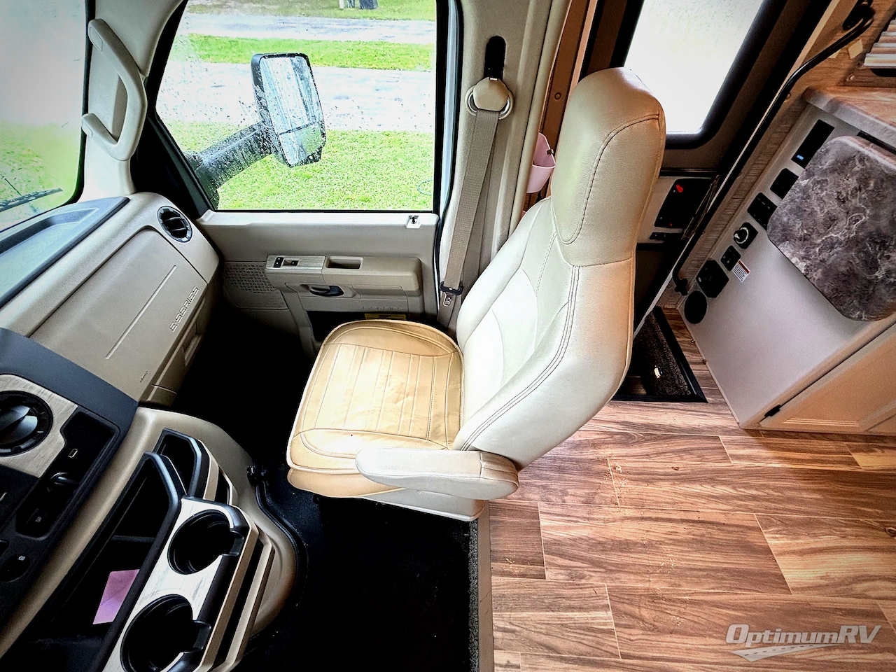 2023 Thor Four Winds 25M Photo 9