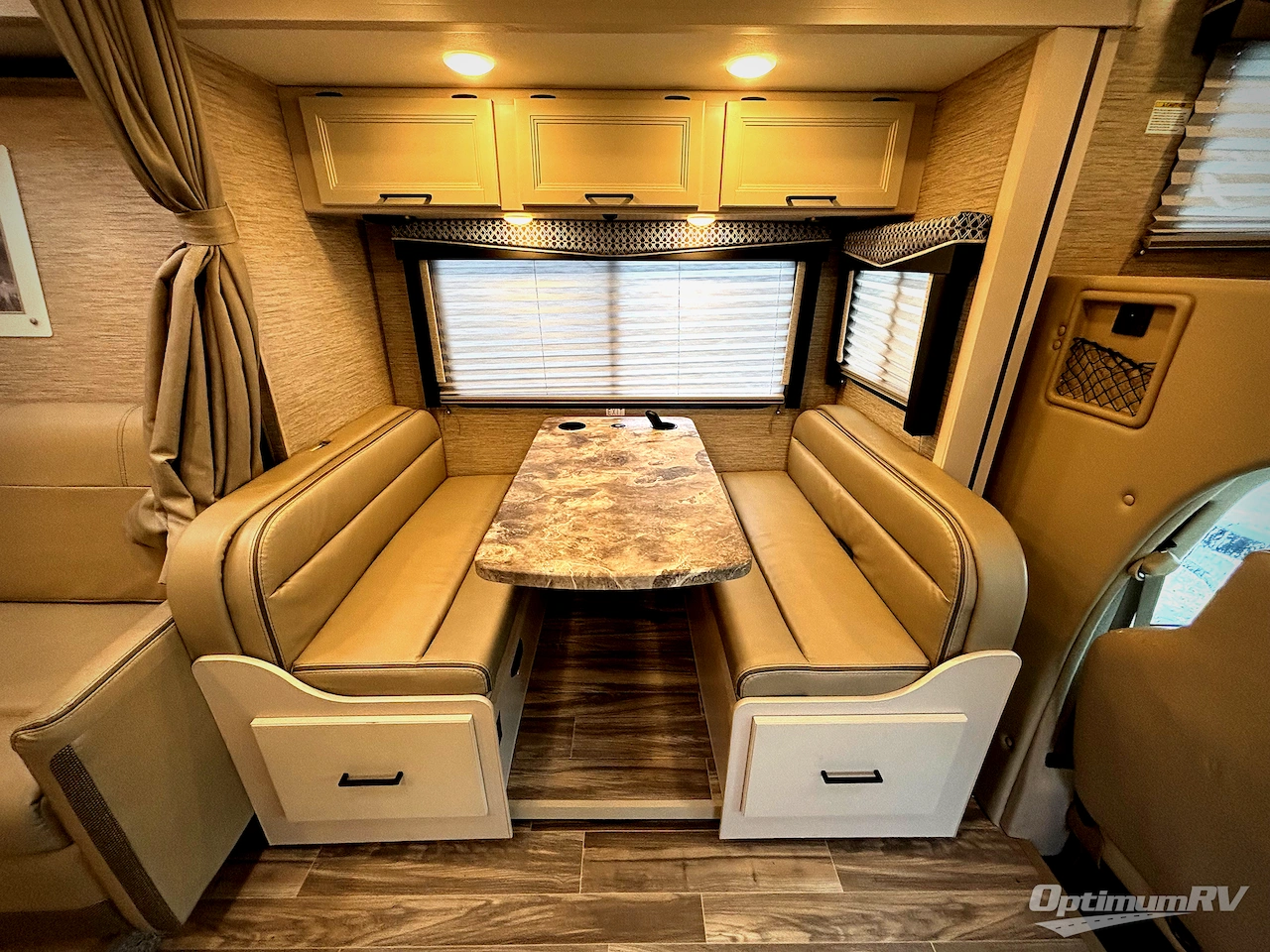 2023 Thor Four Winds 25M Photo 14