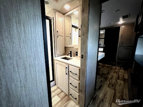 2022 KZ Durango Gold G356RLQ RV Photo 4