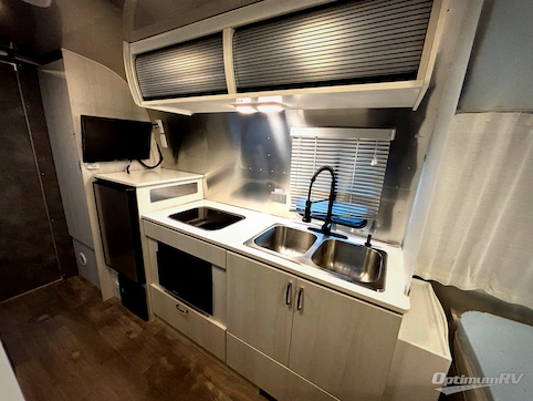 2021 Airstream Bambi 22FB RV Photo 3