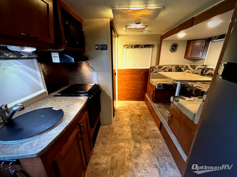 2016 Lance Lance Travel Trailers 1575 RV Photo 2