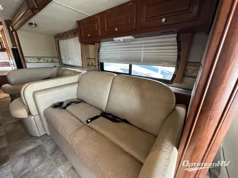 2013 Thor Daybreak 32HD RV Photo 3