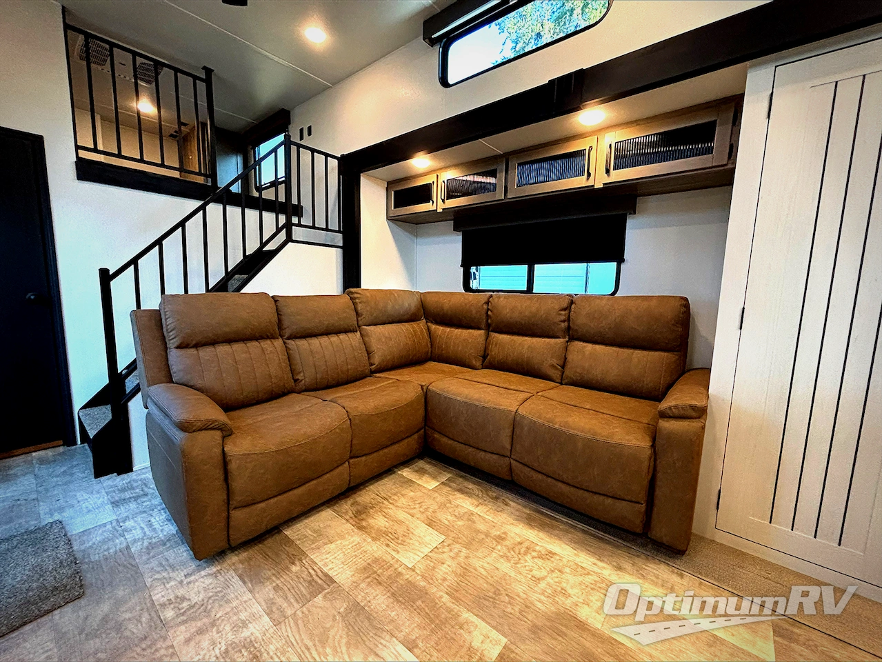 2026 Palomino Puma Destination 420LFT Photo 6
