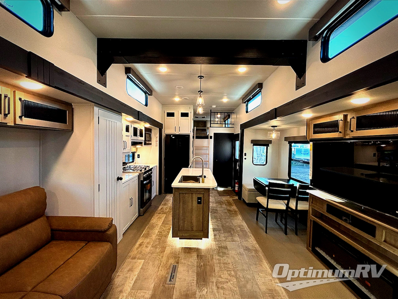 2026 Palomino Puma Destination 420LFT Photo 4