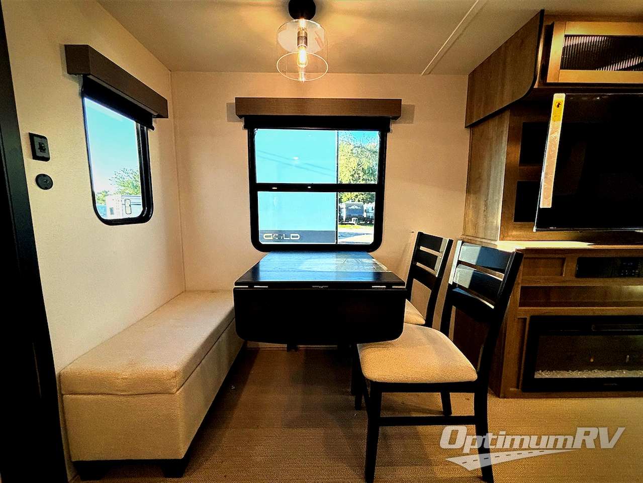 2026 Palomino Puma Destination 420LFT Photo 8