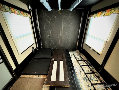 2017 Keystone Fuzion 423 RV Photo 4