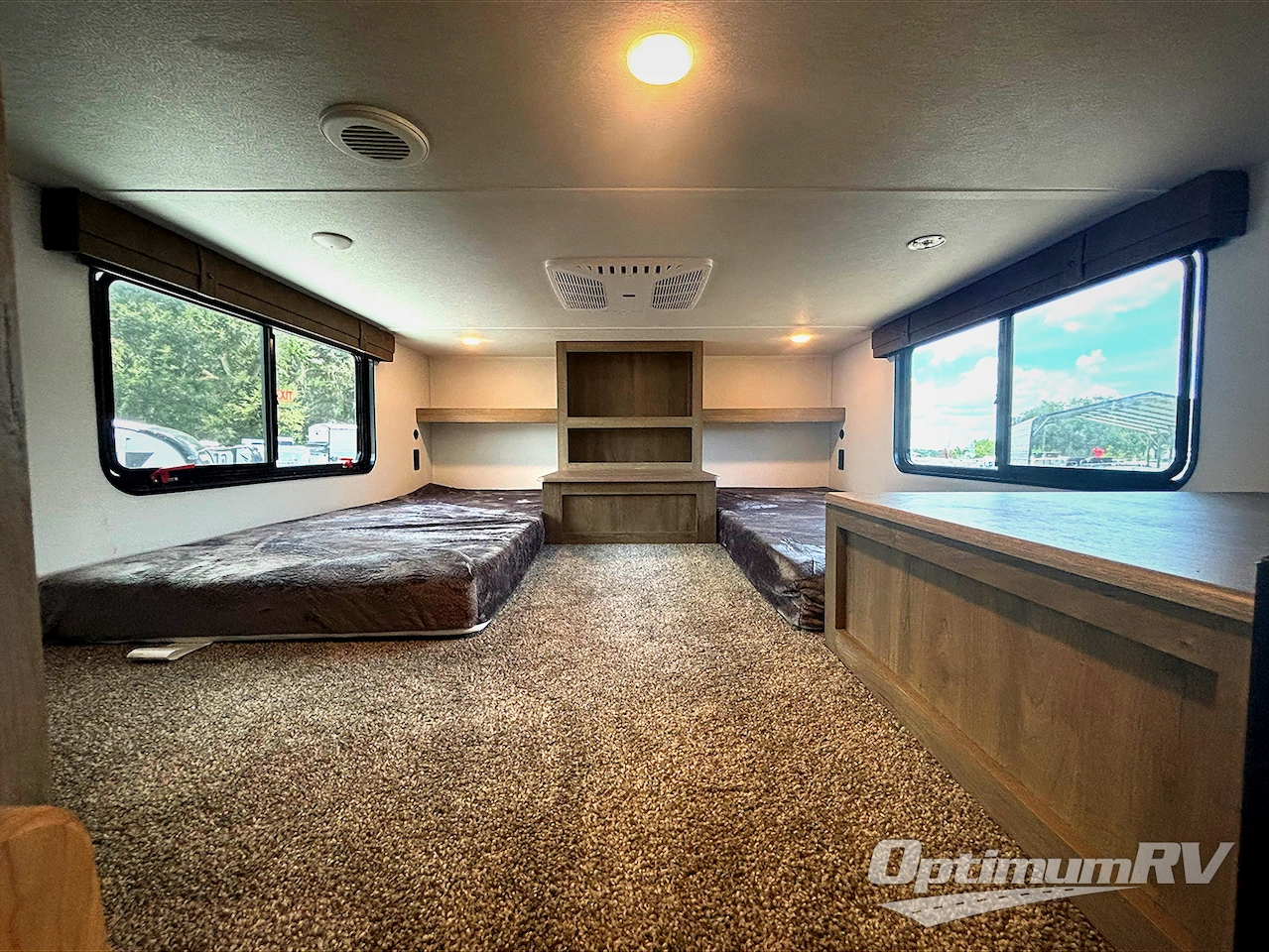 2026 Palomino Puma Destination 420LFT Photo 8