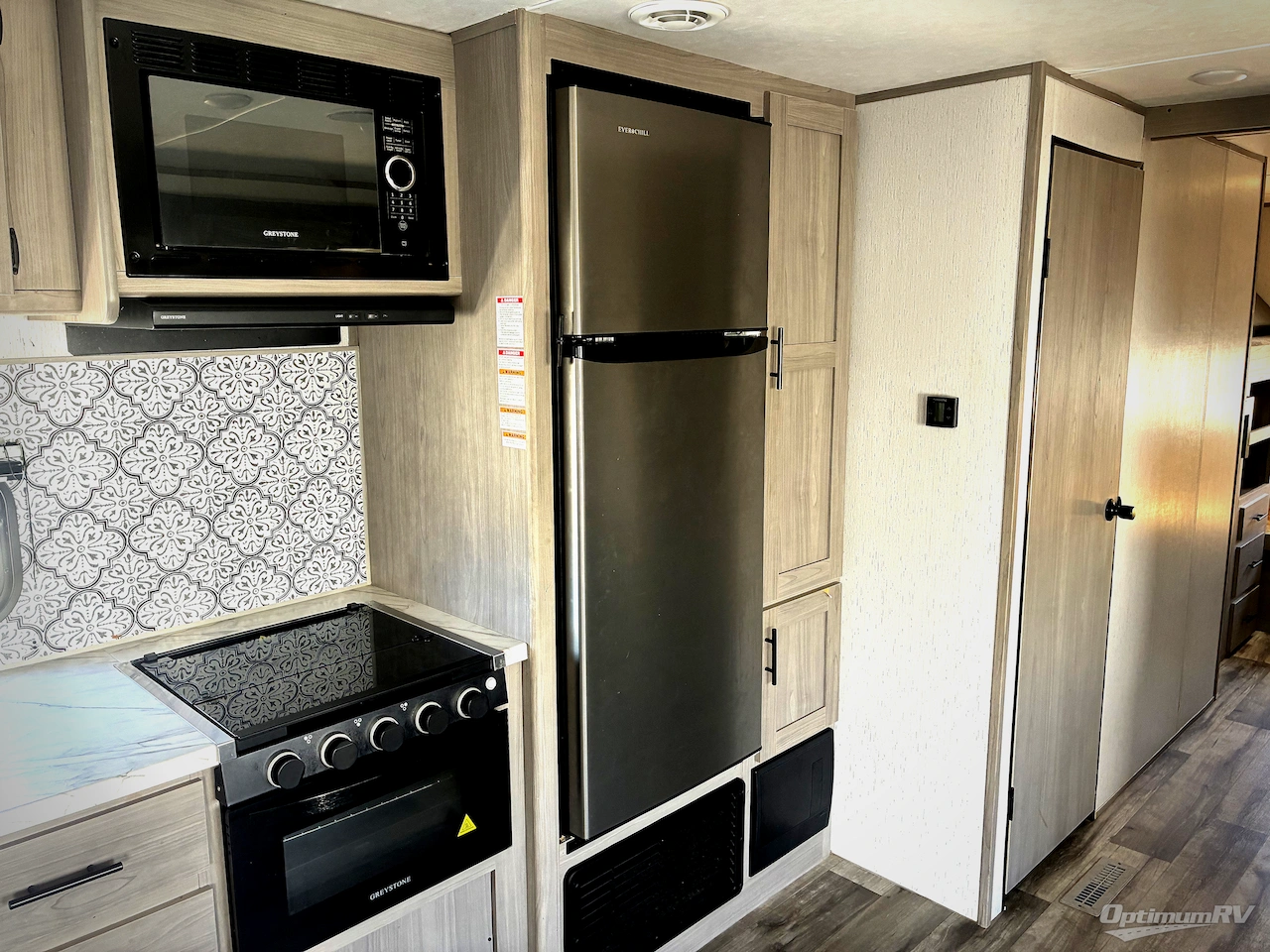 2022 Dutchmen Coleman Lantern Series 334BH Photo 6