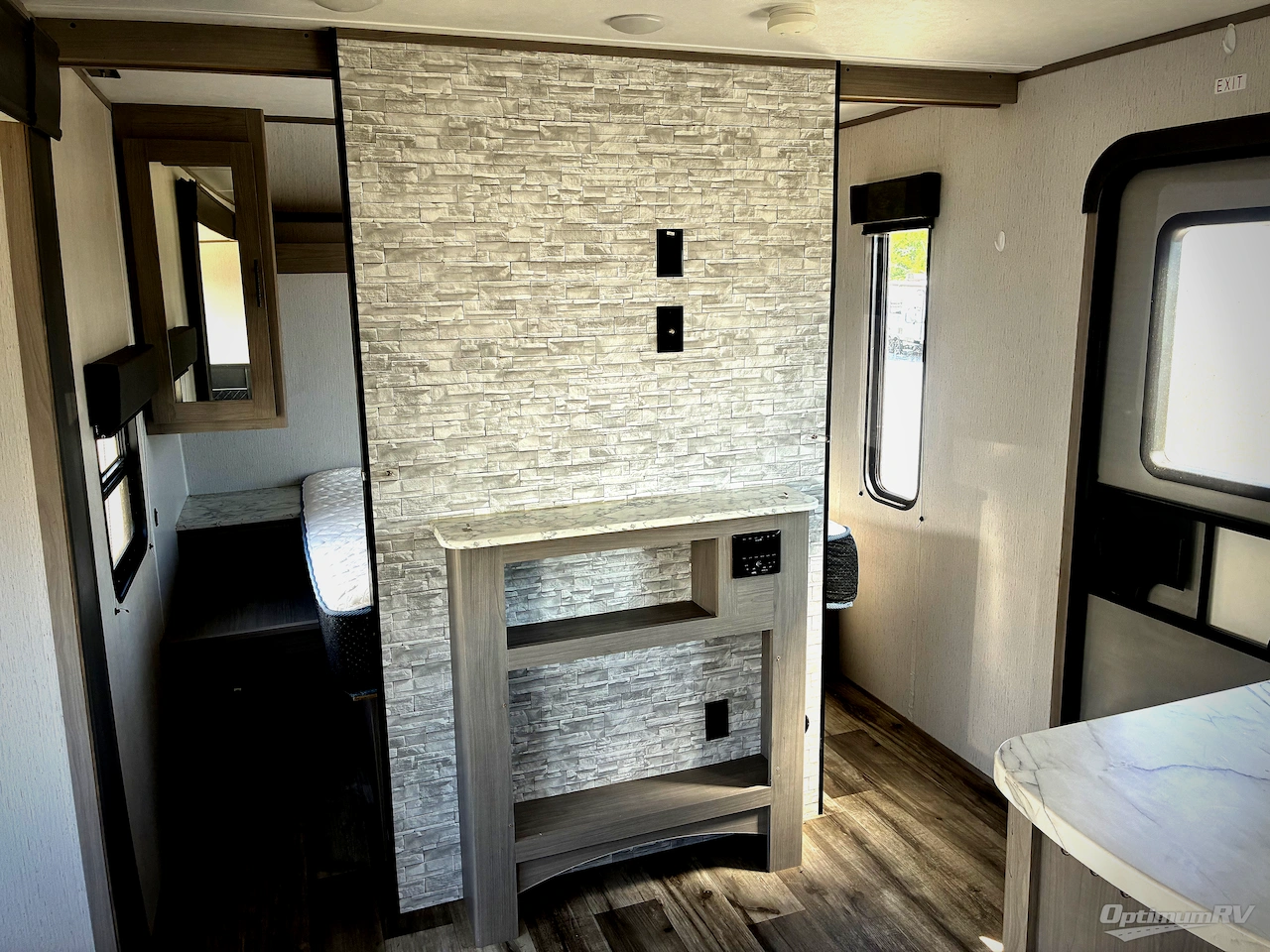 2022 Dutchmen Coleman Lantern Series 334BH Photo 8