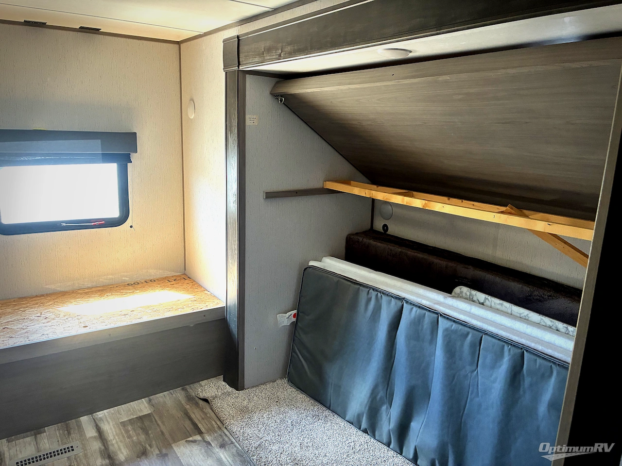 2022 Dutchmen Coleman Lantern Series 334BH Photo 10