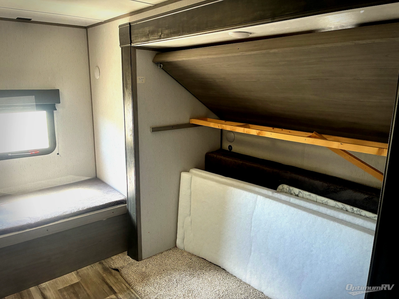 2022 Dutchmen Coleman Lantern Series 334BH Photo 13