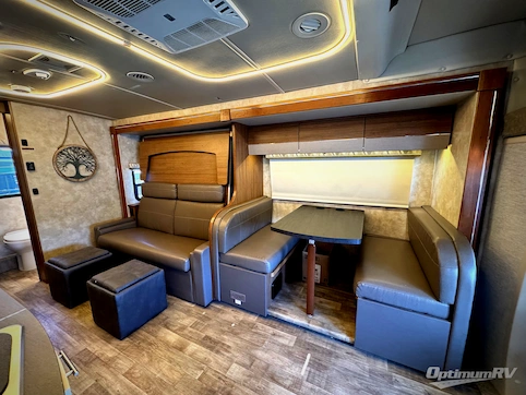 2018 Winnebago Navion 24D RV Photo 2