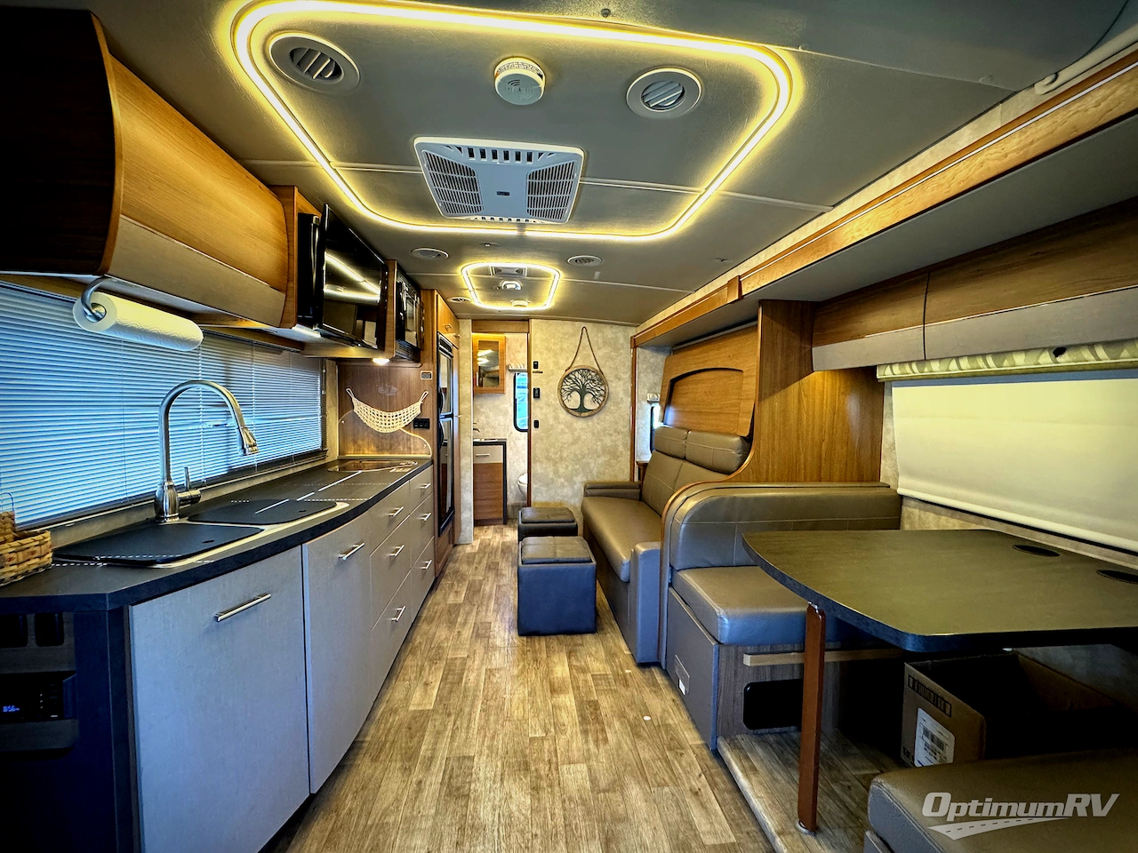 2018 Winnebago Navion 24D Photo 1