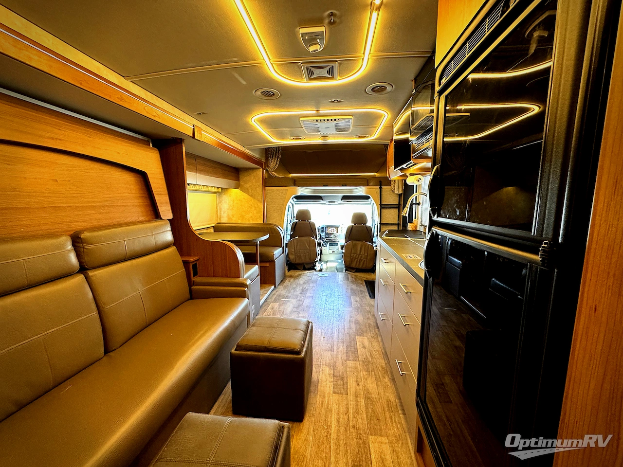 2018 Winnebago Navion 24D Photo 2