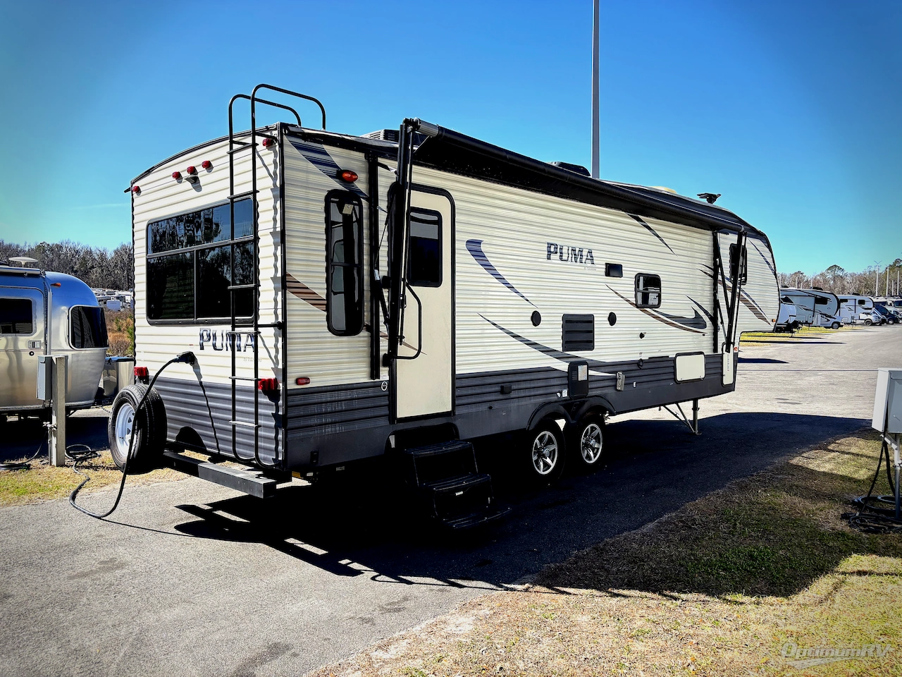 2017 Palomino Puma 297RLSS Photo 2