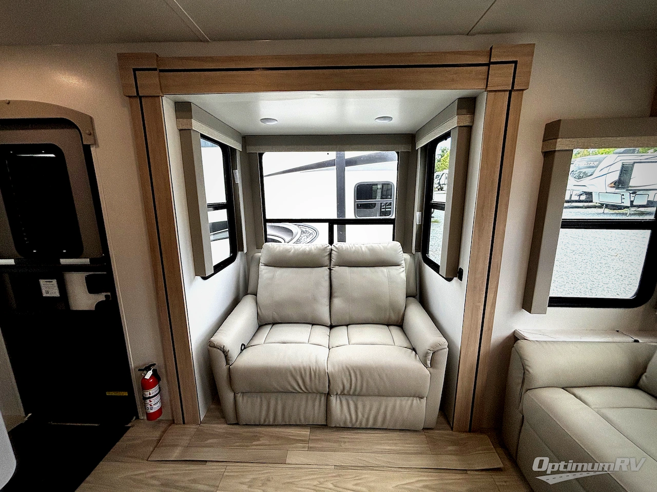 2024 Winnebago Towables Voyage V2730RL Photo 8
