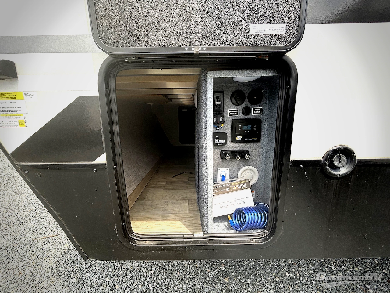 2024 Winnebago Towables Voyage V2730RL Photo 16