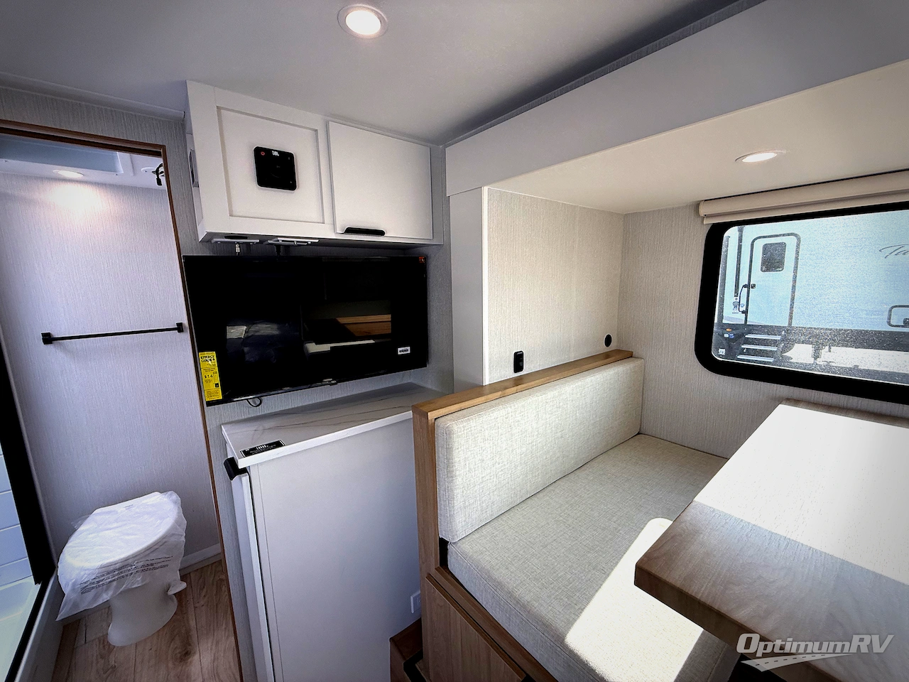 2027 Winnebago Micro Minnie 2108TB Photo 7