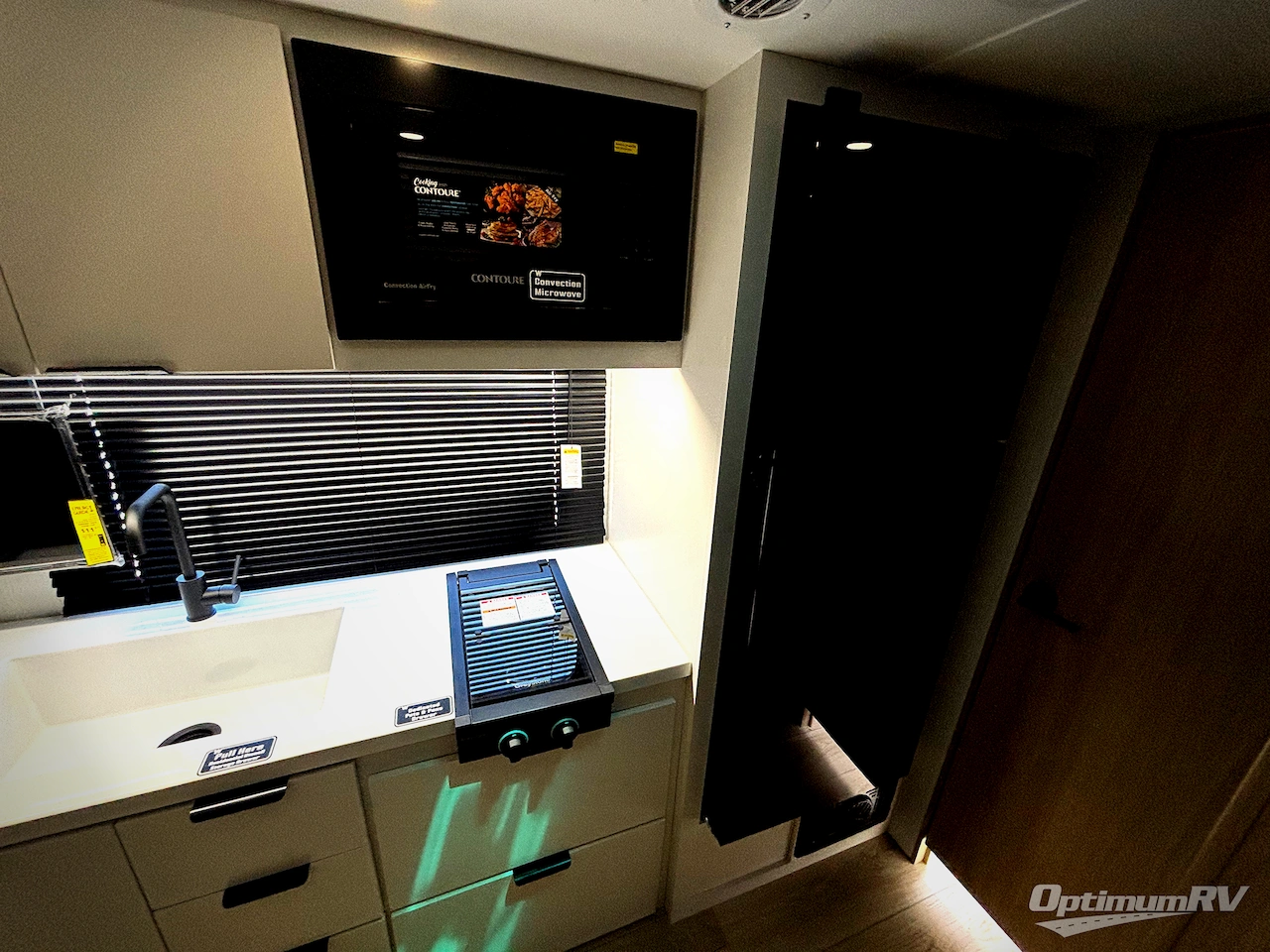 2027 Winnebago Micro Minnie 2200FBH Photo 9