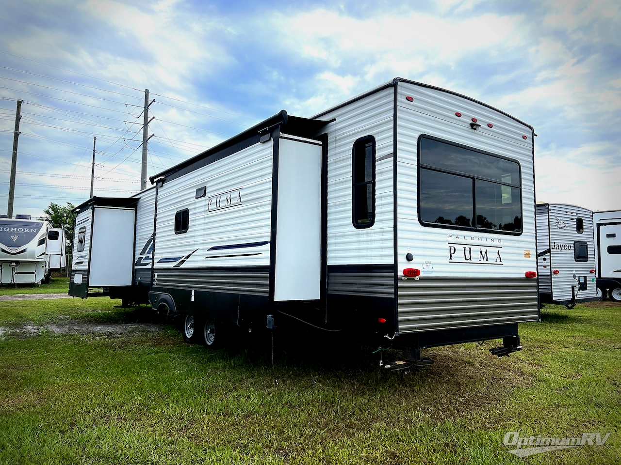 2022 Palomino Puma Destination 38RLQ Photo 2