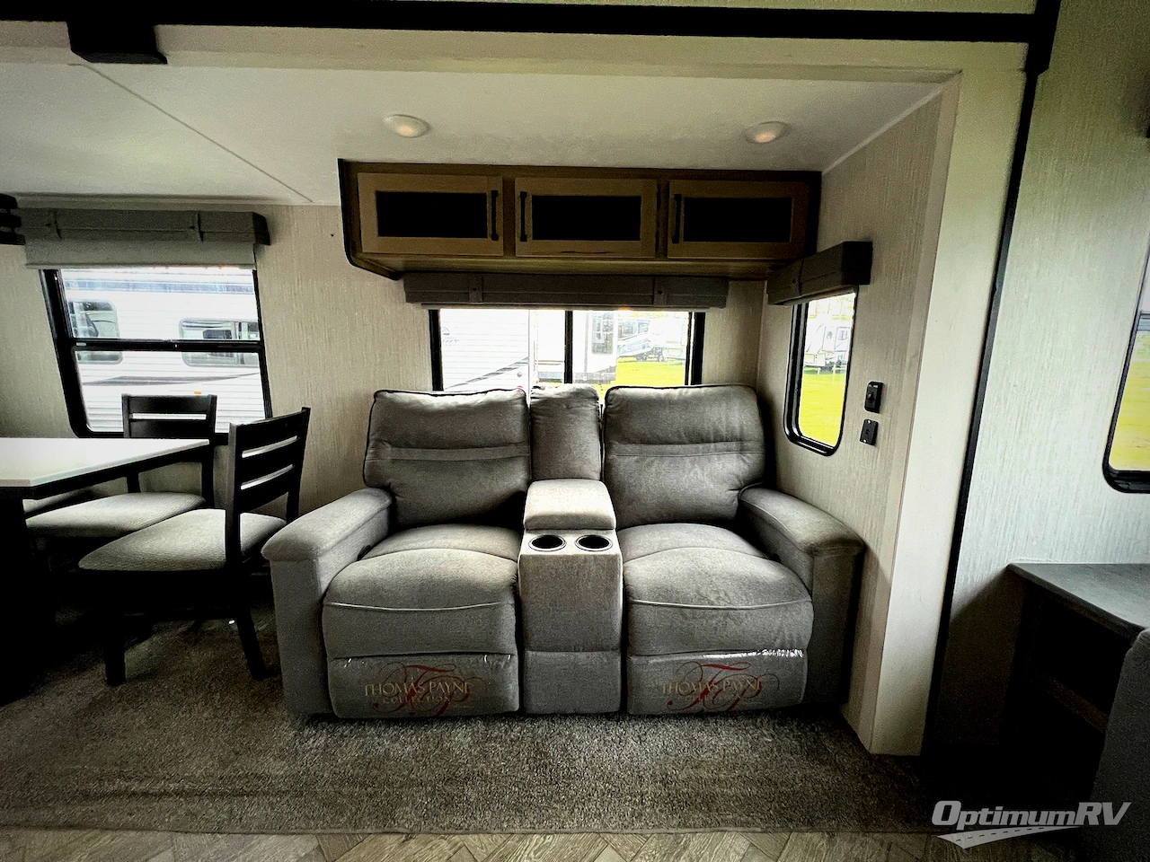 2022 Palomino Puma Destination 38RLQ Photo 9