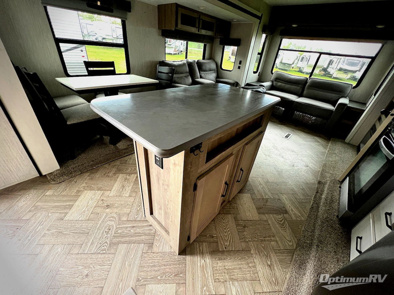 2022 Palomino Puma Destination 38RLQ Photo 12