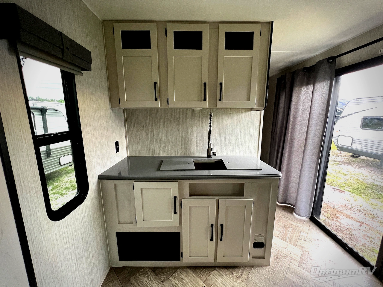 2022 Palomino Puma Destination 38RLQ Photo 13