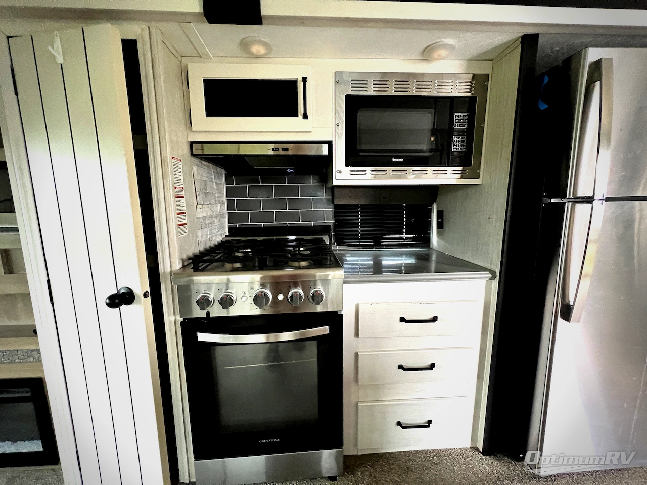 2022 Palomino Puma Destination 38RLQ Photo 16