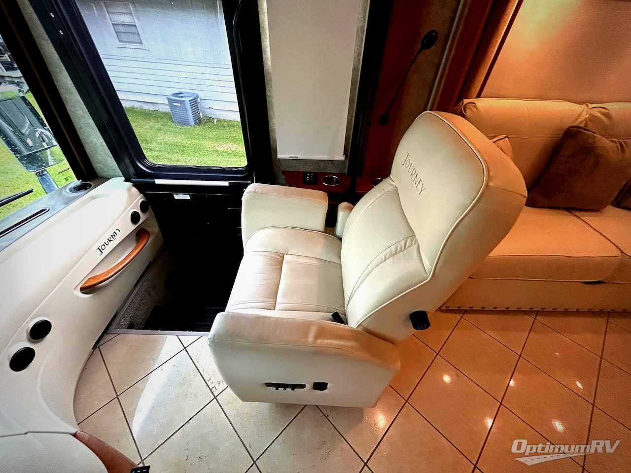 2013 Winnebago Journey 36M Photo 9