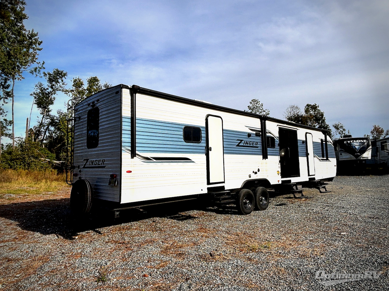 2024 CrossRoads Zinger ZR390DB Photo 2