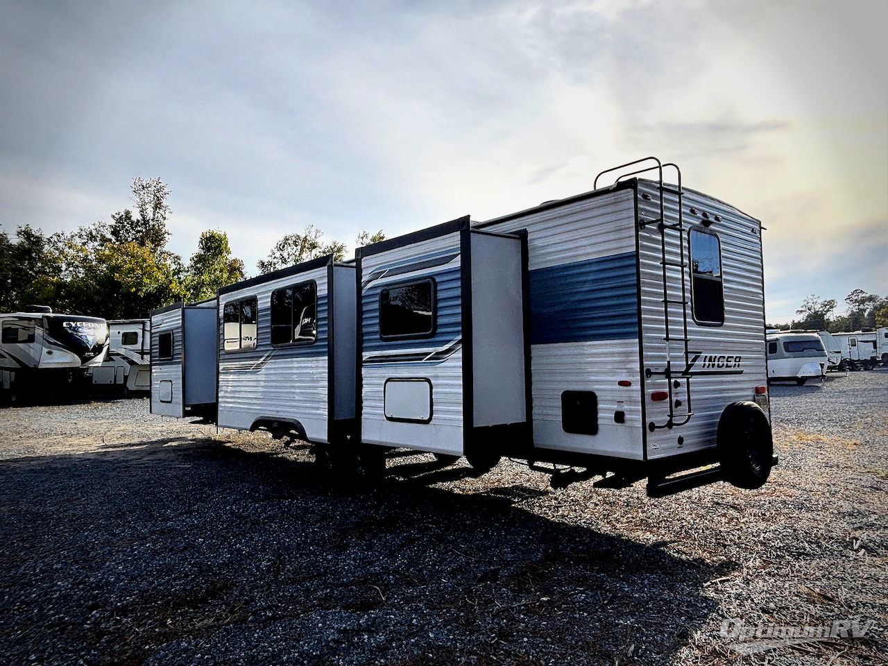 2024 CrossRoads Zinger ZR390DB Photo 3