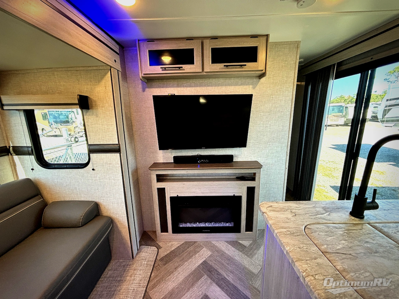 2024 CrossRoads Zinger ZR390DB Photo 7