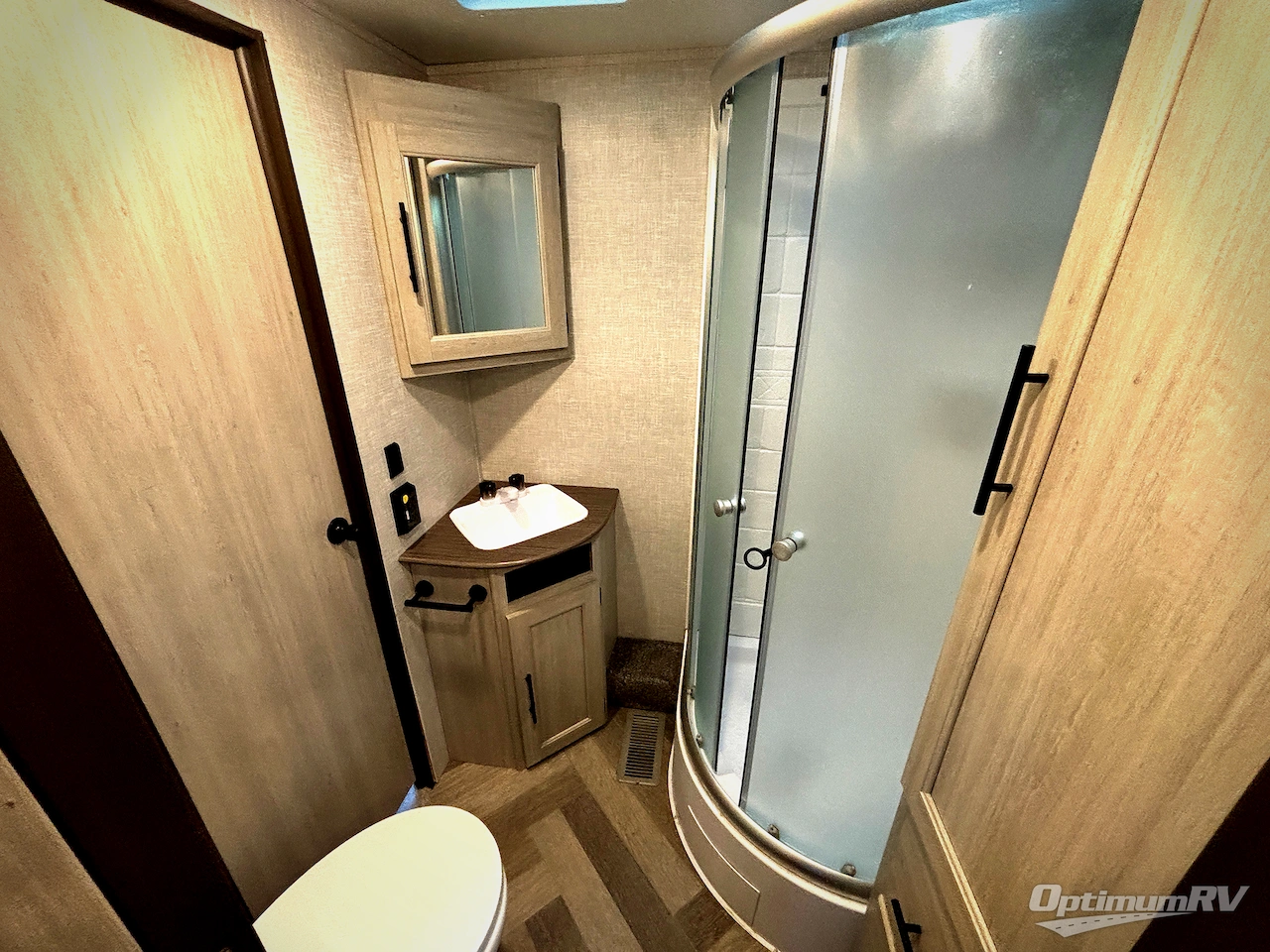 2024 CrossRoads Zinger ZR390DB Photo 17