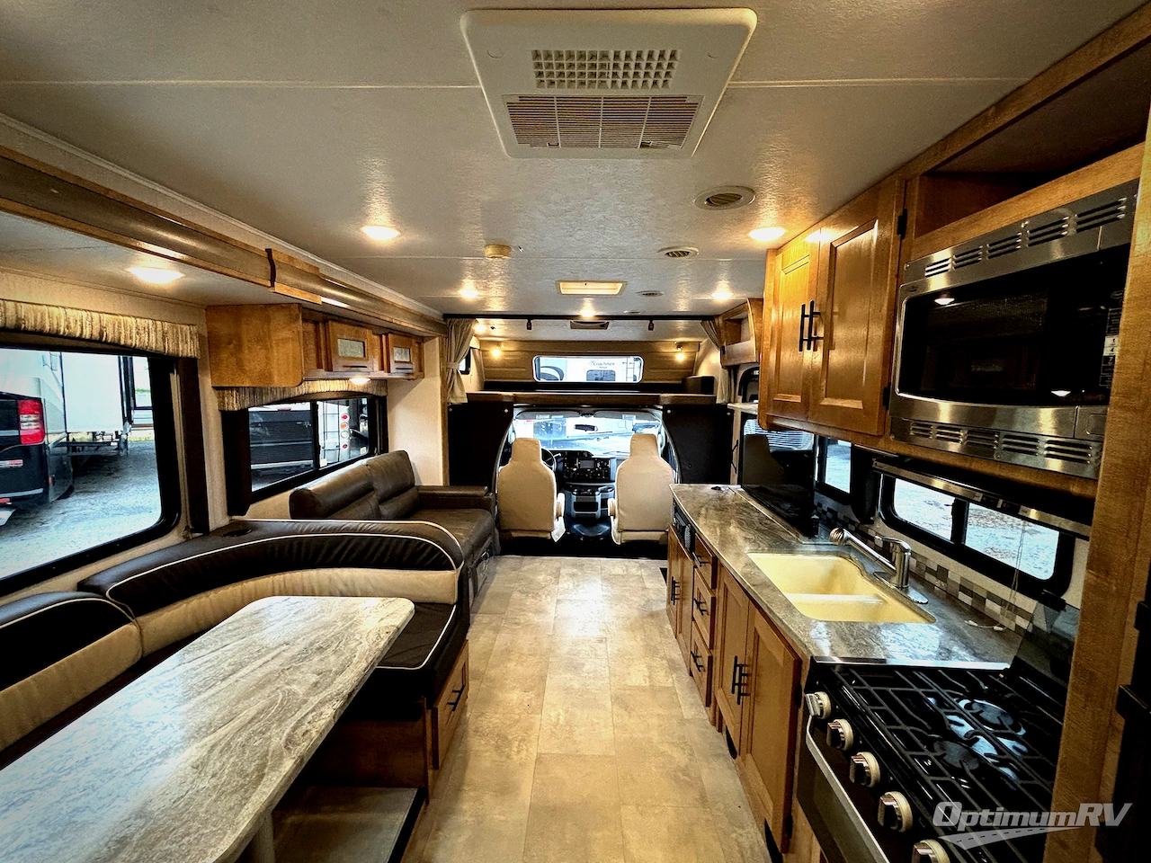2022 Coachmen Leprechaun Premier 319MB Ford 450 Photo 5