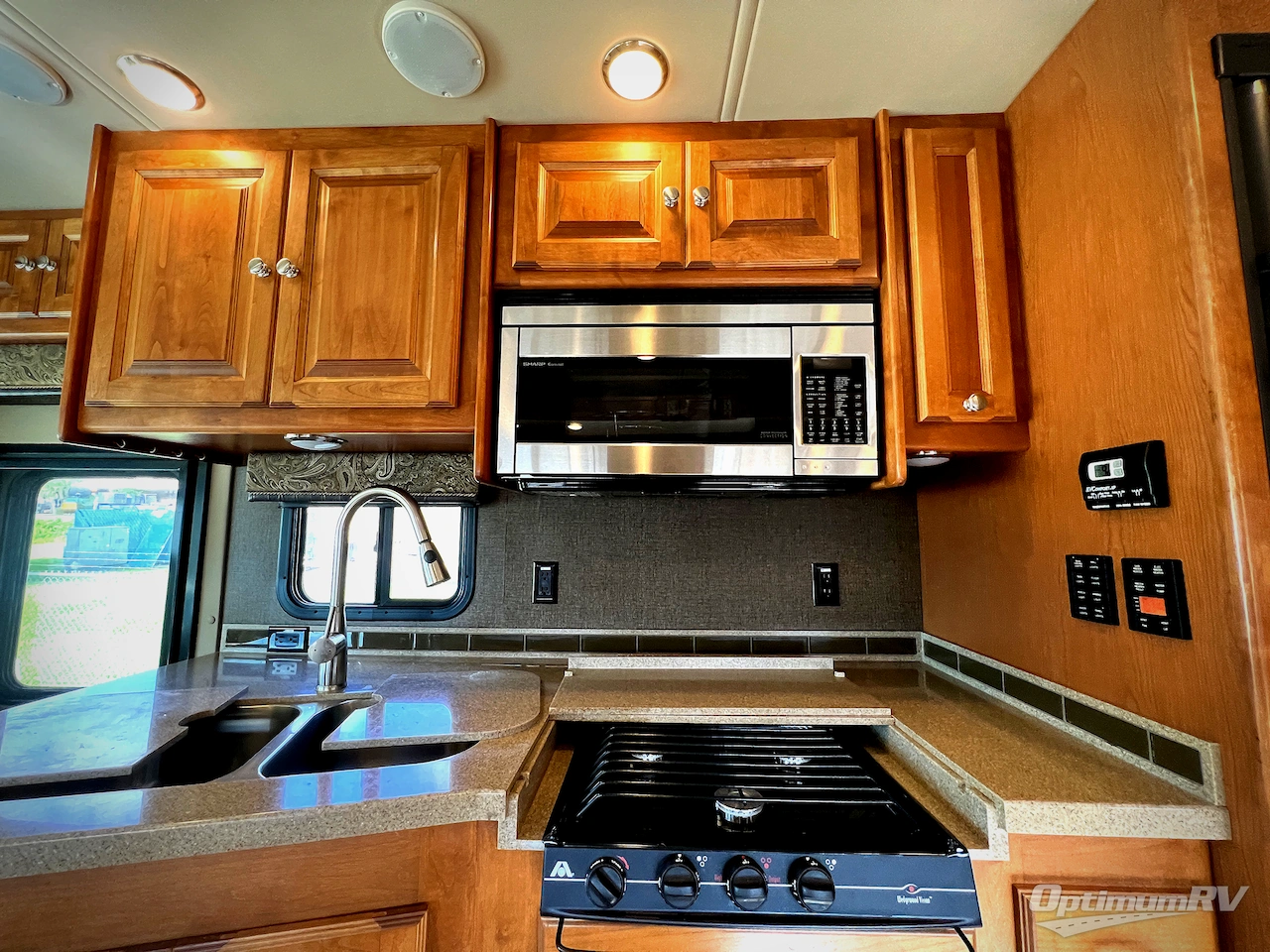 2017 Tiffin Allegro 31 SA Photo 14