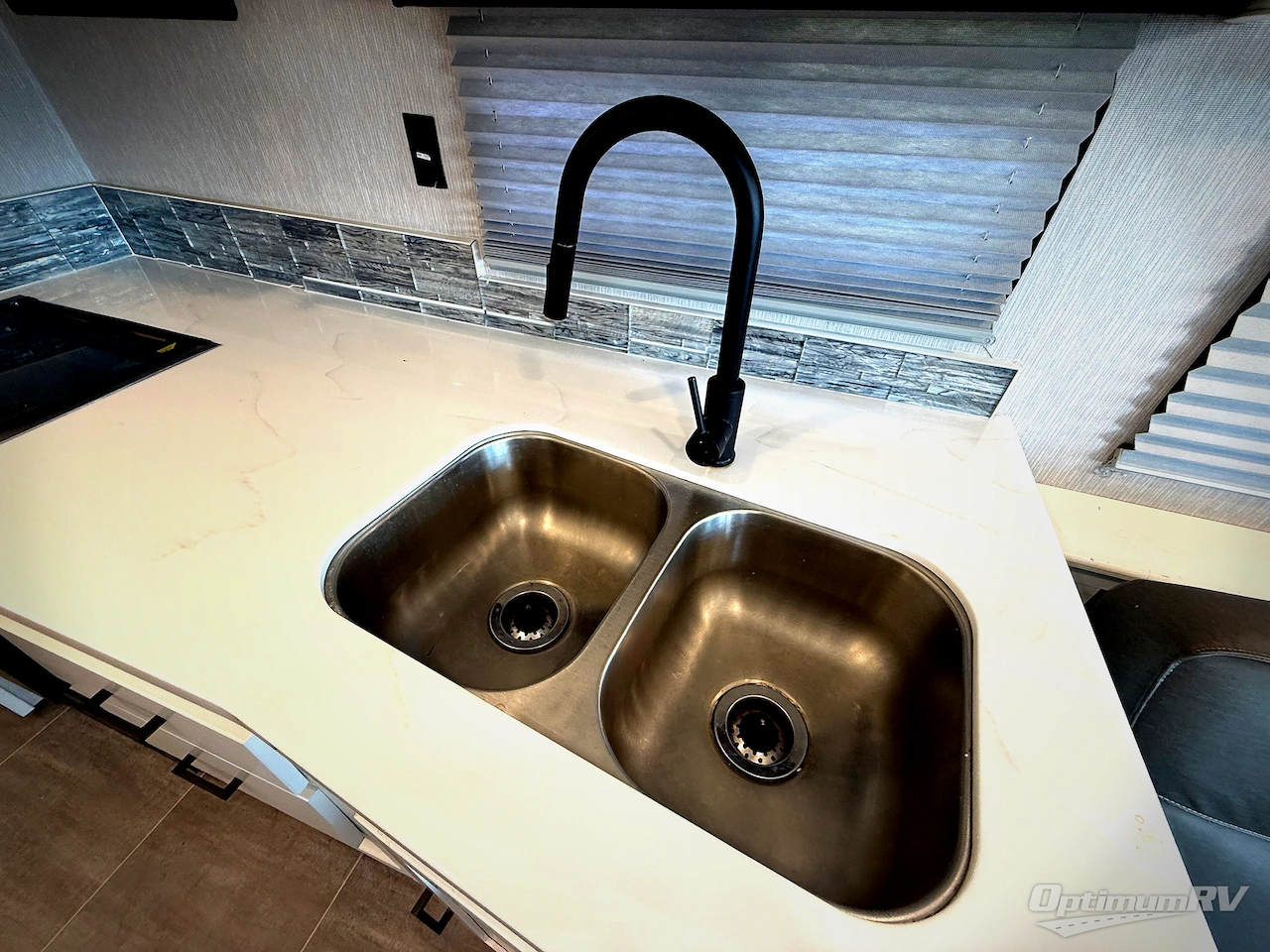 2023 Coachmen Encore SE 29SS Photo 9