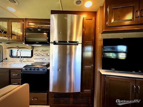 2017 Thor Hurricane 34F RV Photo 4
