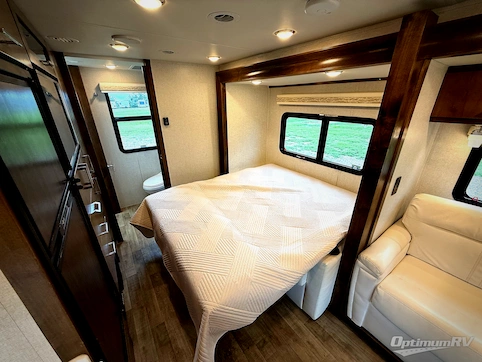 2019 Tiffin Wayfarer 25 RW RV Photo 3