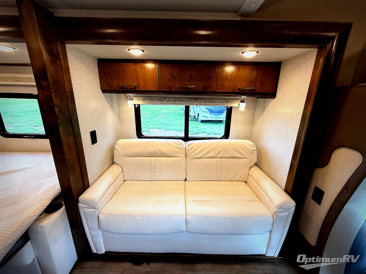 2019 Tiffin Wayfarer 25 RW Photo 6