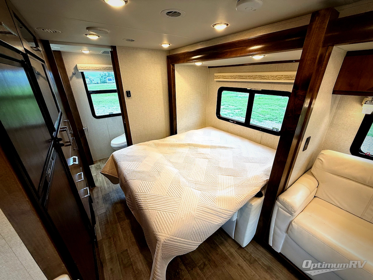 2019 Tiffin Wayfarer 25 RW Photo 11