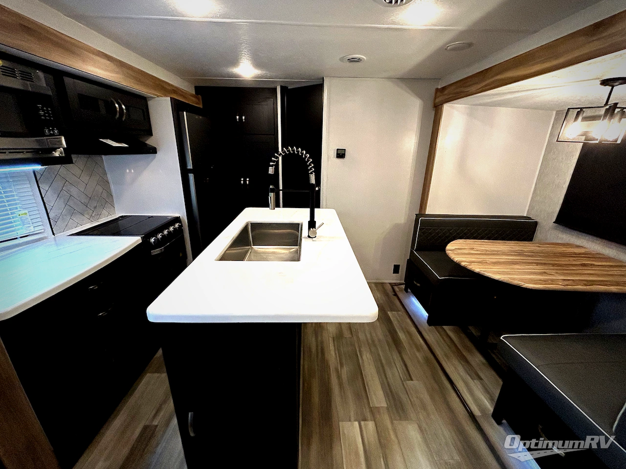 2023 Coachmen Freedom Express Liberty Edition 320BHDSLE Photo 4