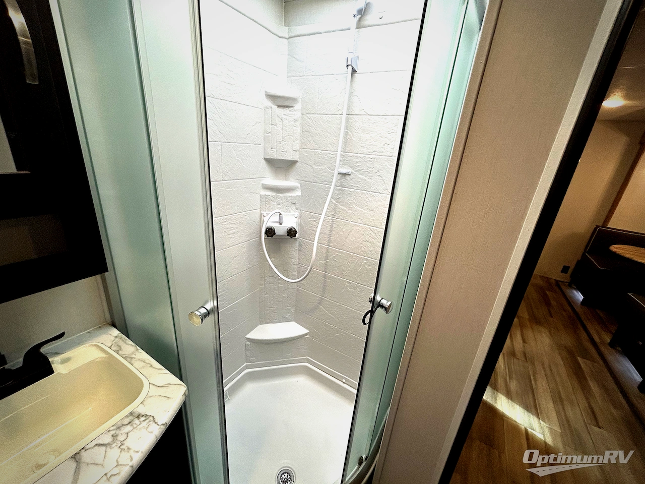 2023 Coachmen Freedom Express Liberty Edition 320BHDSLE Photo 9