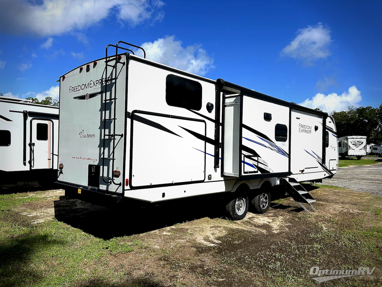 2023 Coachmen Freedom Express Liberty Edition 320BHDSLE Photo 2