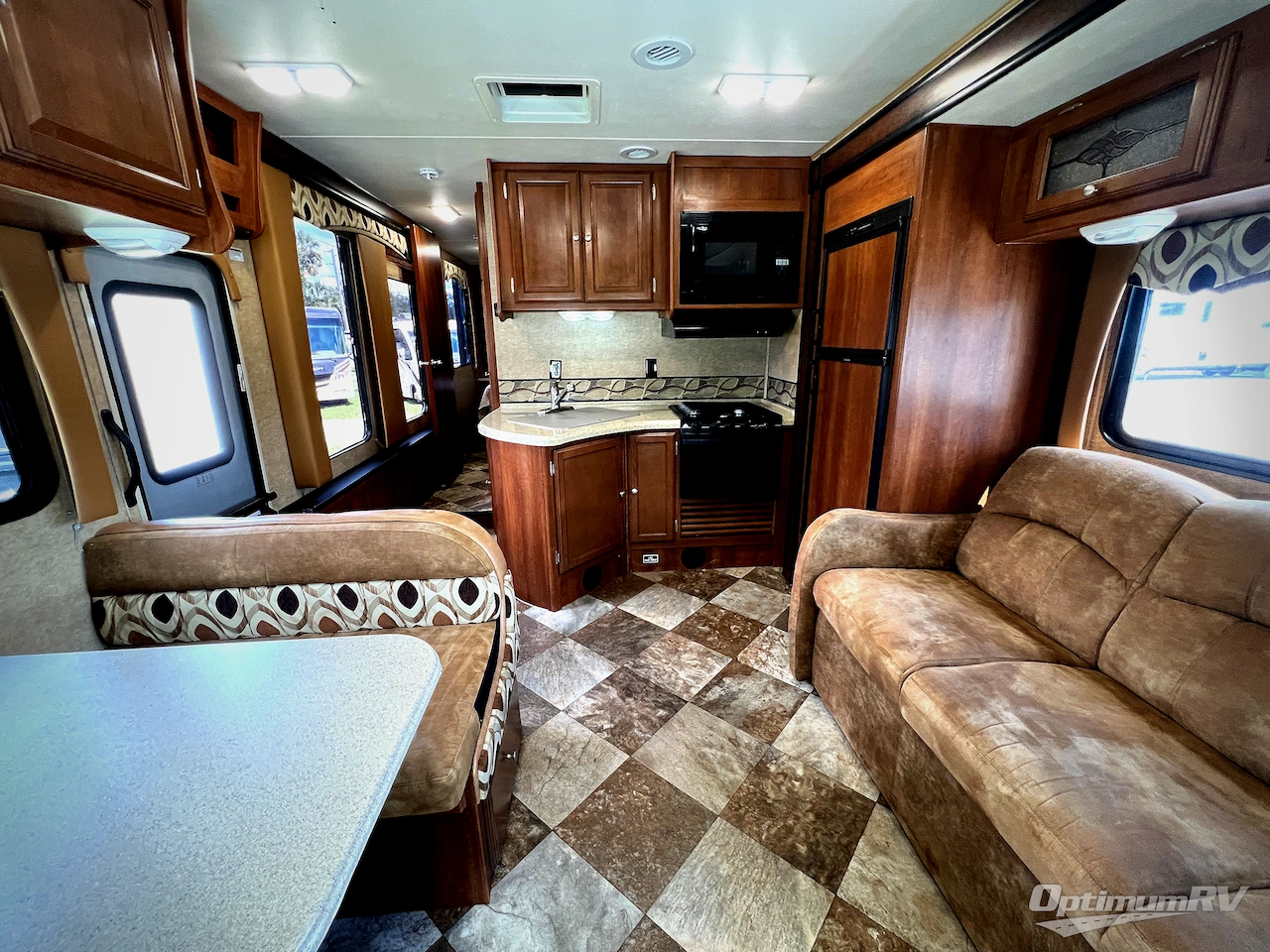 2015 Coachmen Leprechaun 317SA Ford 450 Photo 4