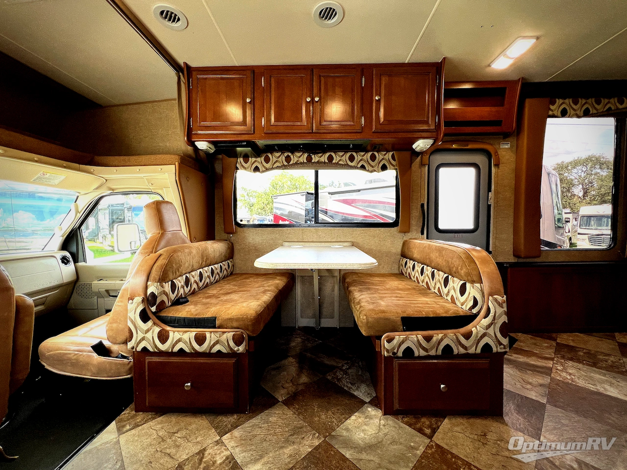 2015 Coachmen Leprechaun 317SA Ford 450 Photo 9