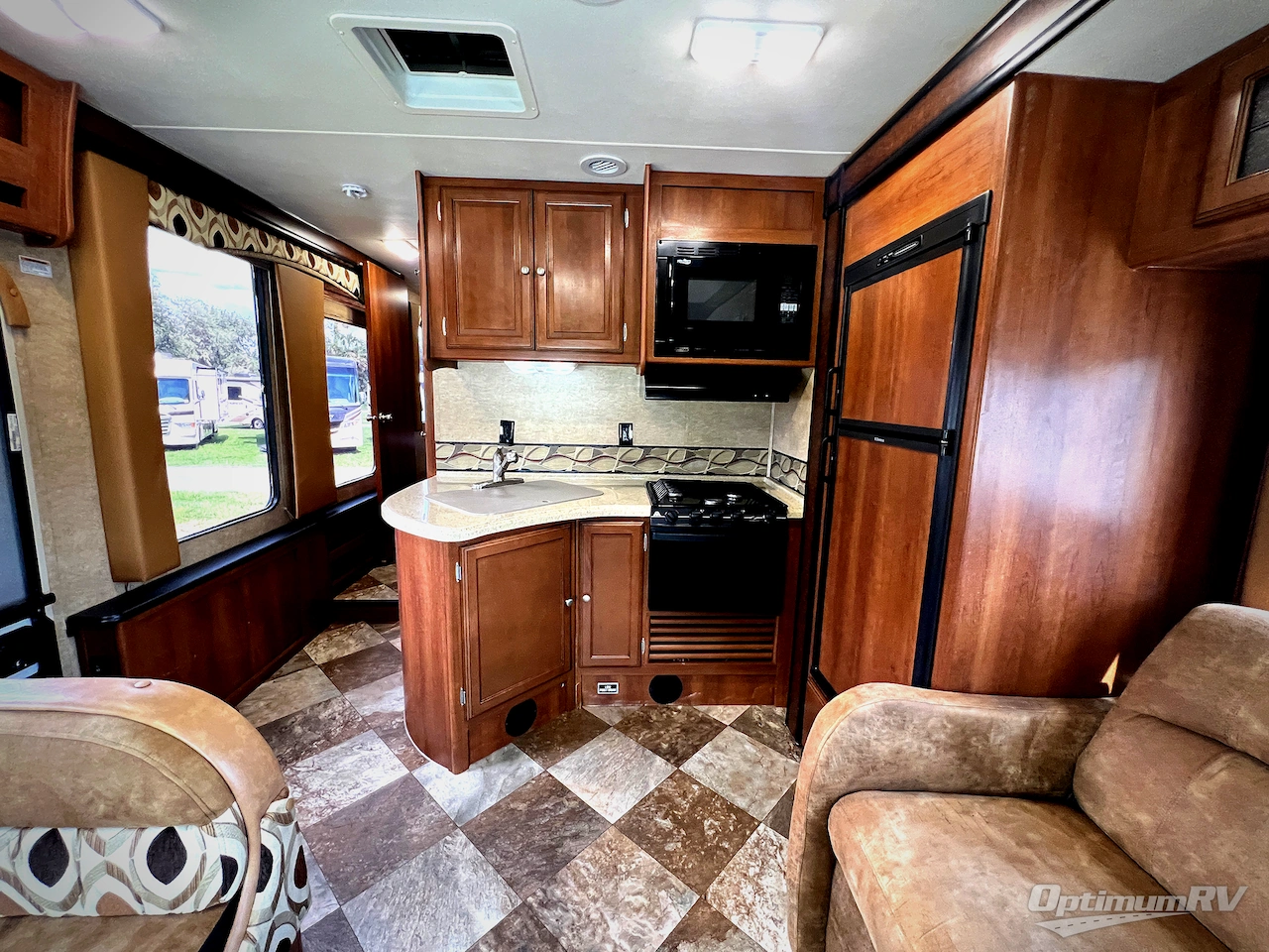 2015 Coachmen Leprechaun 317SA Ford 450 Photo 10